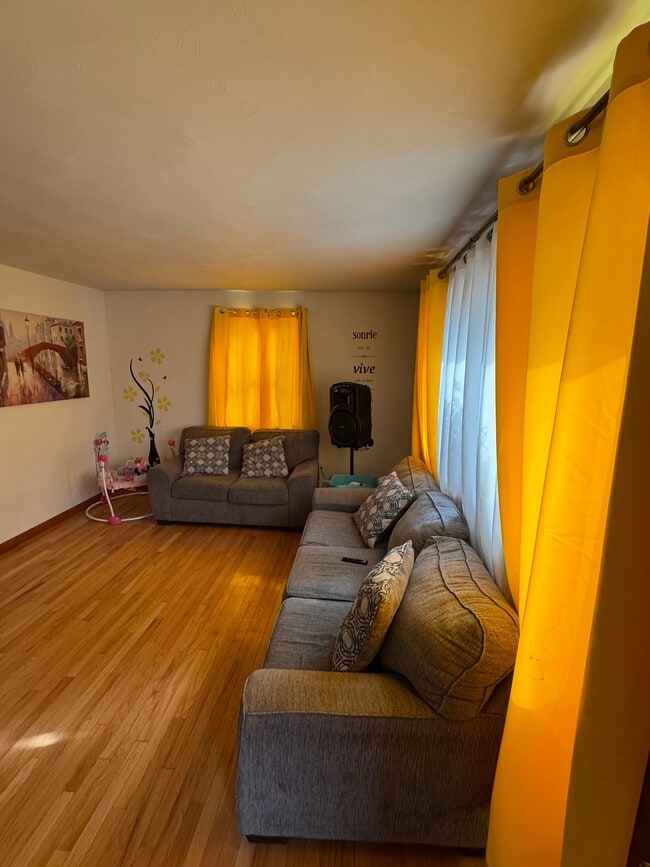 Building Photo - 98 Hartley Dr