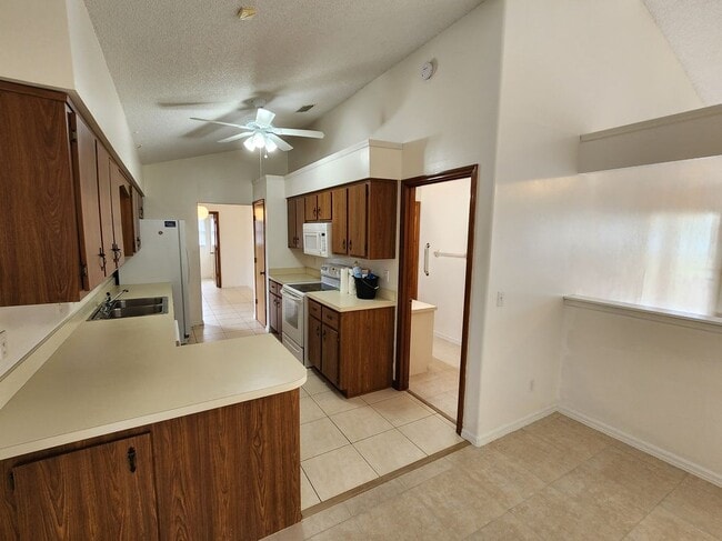 Photo - 818-817 7 Gables Cir SE