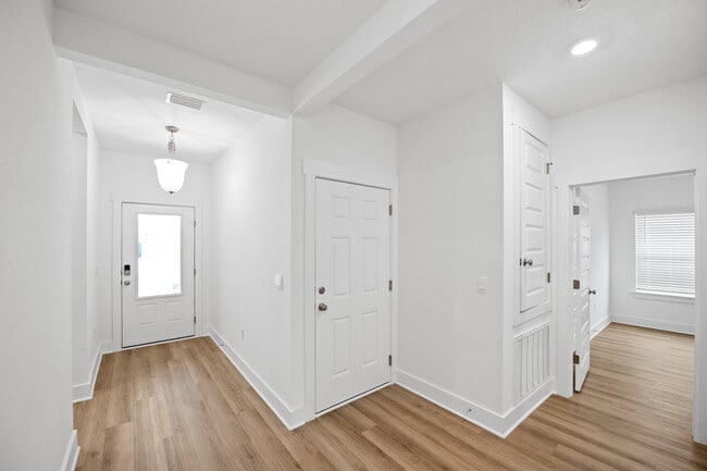 Photo - 21073 Teluga Ave