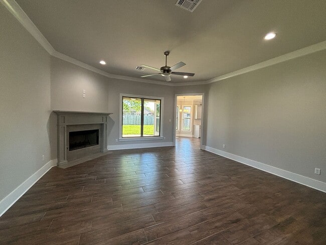 Photo - Like new.. GORGEOUS TIBURON BEAUTY.. Close to Barksdale Air Force Base.