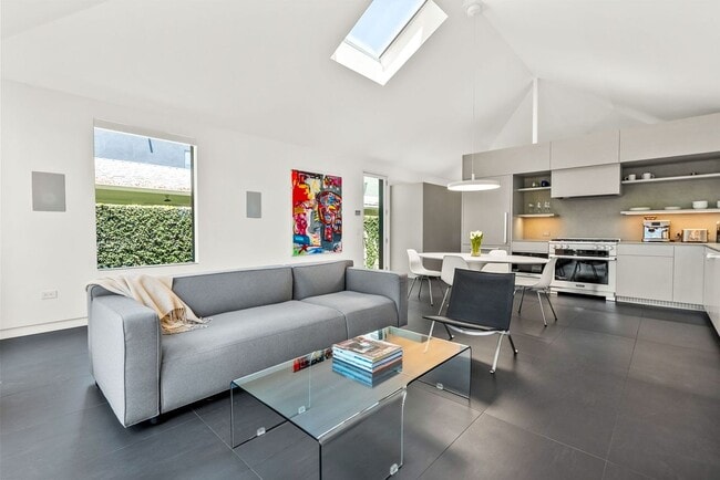 Photo - 1527 Cabrillo Ave