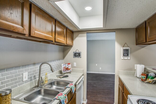 Photo - Londonderry Oaks