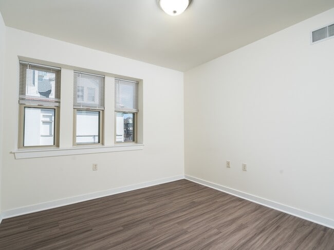 2 Bed + Den / 1 Bath - 1,500 SF - Bedroom