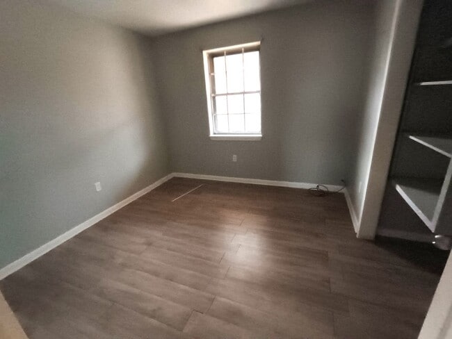 Photo - Rosedale, convenient to BR and DS