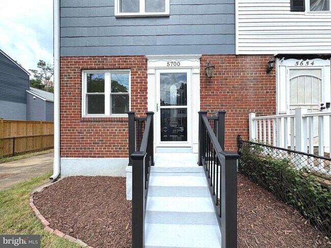 Photo - 5700 Fenwick Dr