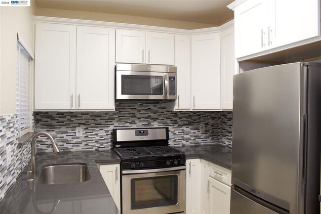 $2990 / 2 BR GORGEOUS REMODELED MEADOWBROO... - $2990 / 2 BR GORGEOUS REMODELED MEADOWBROO... Unidad 213 Rental