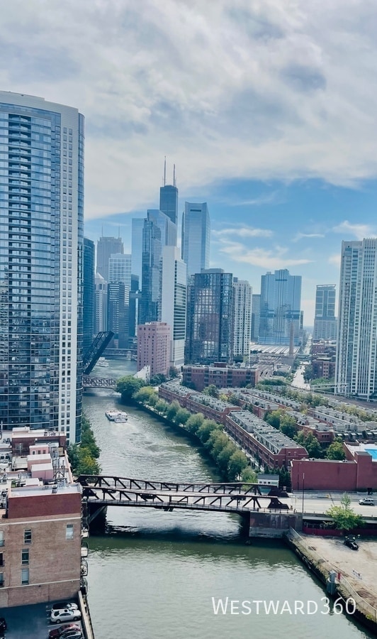 Building Photo - 600 N Kingsbury St Unit 1903