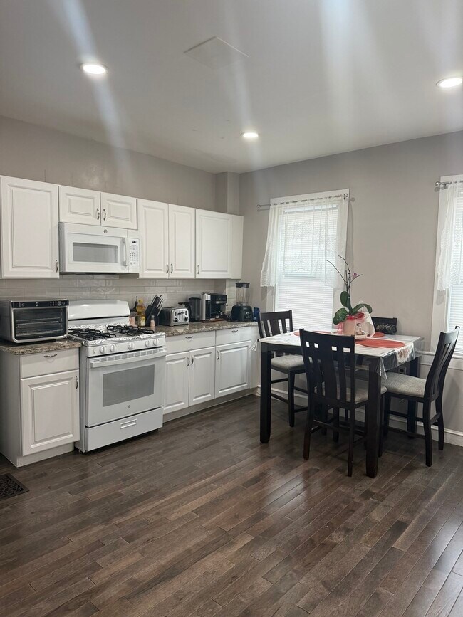 Photo - 86 Oak St Unit A