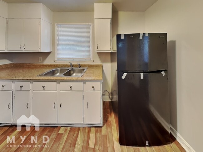 Photo - 388 Woodstock Dr SW