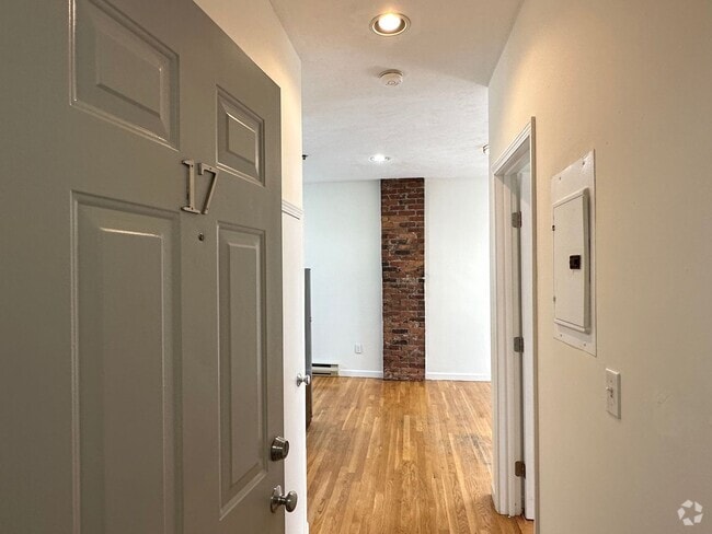 Building Photo - Beautifully updated 1 bed in the North End. Rental