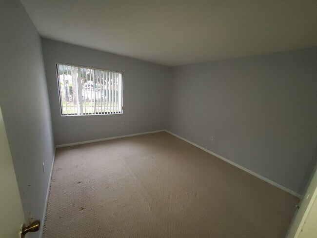 Photo - 5333 Vineland Rd