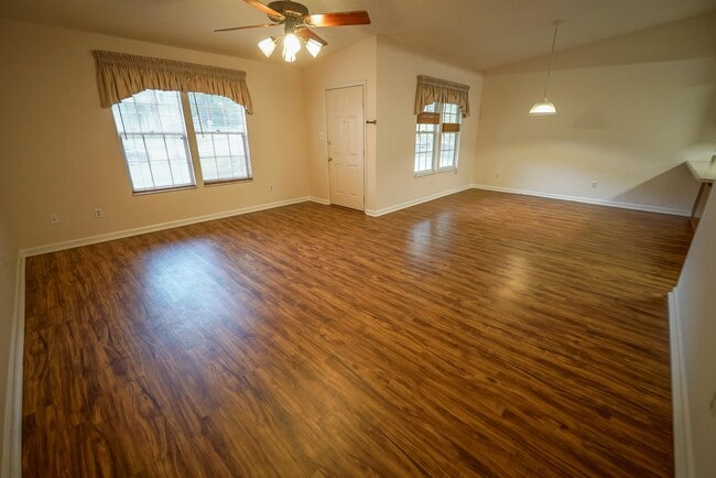 Photo - 910 Alliegood Ct