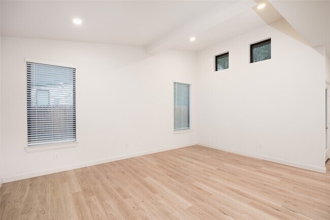 Photo - 2517 Appian Wy Unit B