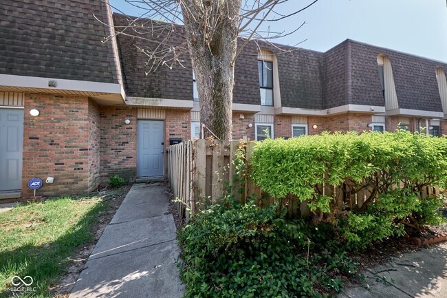 Building Photo - 7458 Countrybrook Dr Rental