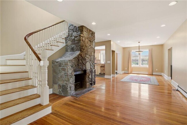 24 Spring St