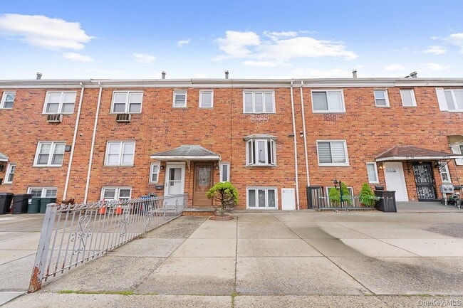 Building Photo - 69-16 Eliot Ave Unit 2