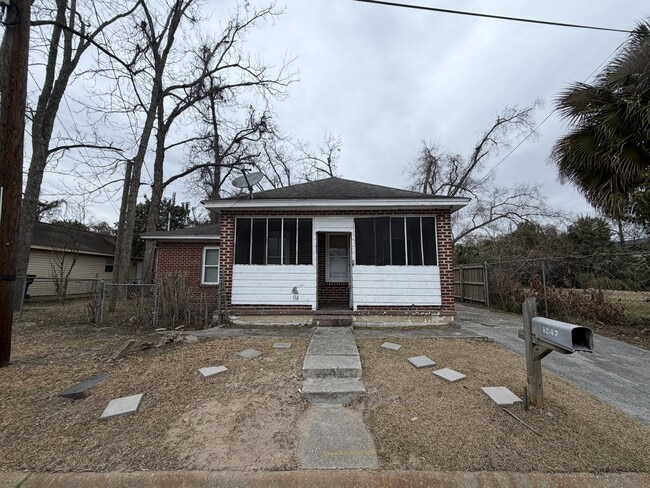 Building Photo - 1247 Carr Ave