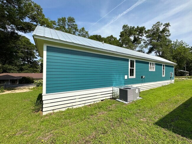 Photo - 122 N 12th St