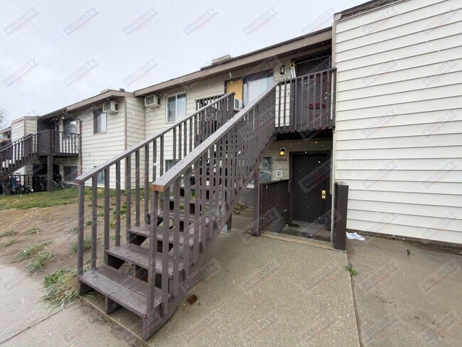 Building Photo - Ealges Nest Apartments Unit A