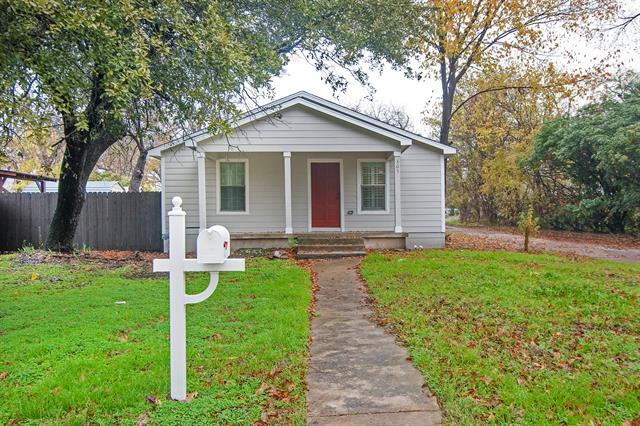 Photo - 305 College St