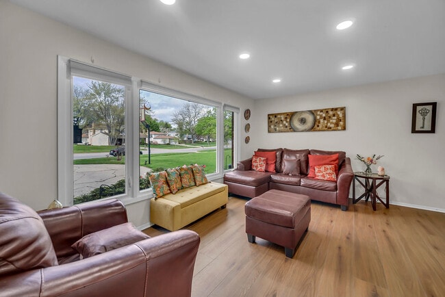 Photo - 401 Greentree Pkwy