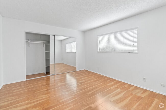 1BR, 1BA, Loft- 1,050SF - Primary Bedroom