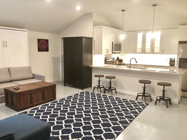 Building Photo - 1929 NW 7th Ln Unit ID1359096P