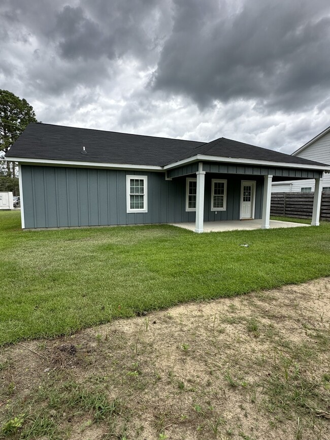 Photo - 609 40 th St E