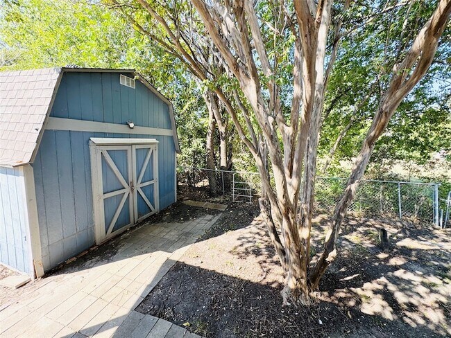 Photo - 311 Gibson St