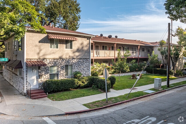 Building Photo - 320 E Del Mar Blvd