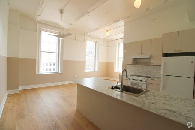Building Photo - 30 W Broad St Rental