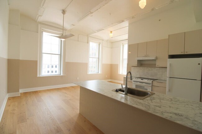 Photo - 30 W Broad St