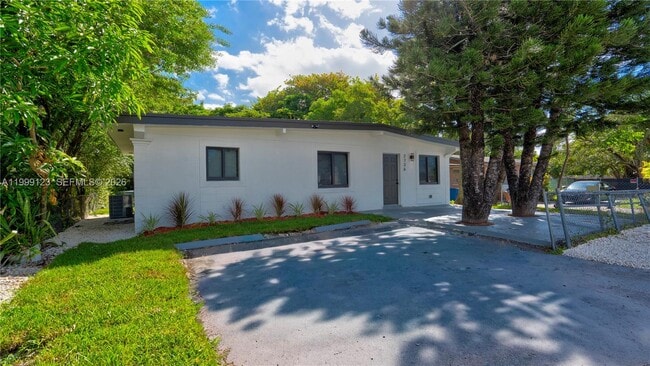 Building Photo - 2736 NW 21st Ave