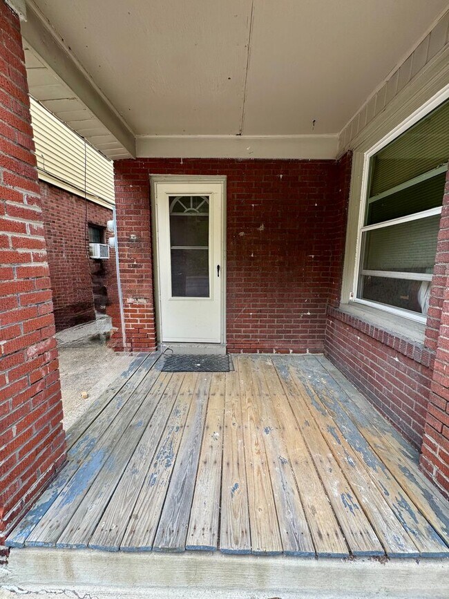 Photo - 215 Spencer Ave Unit Upper