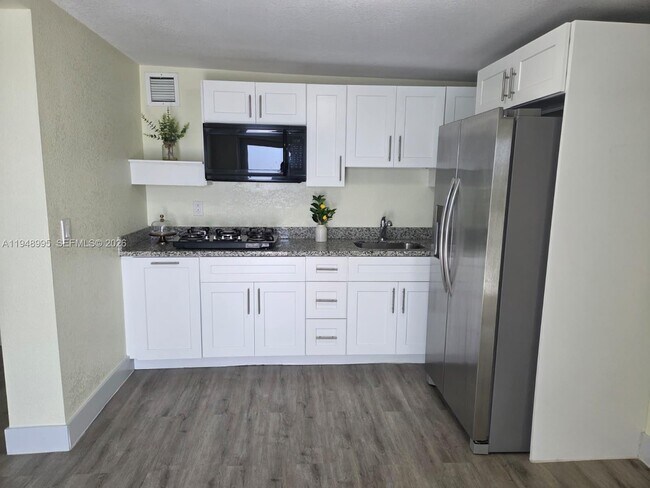 Photo - 367 W 33rd St