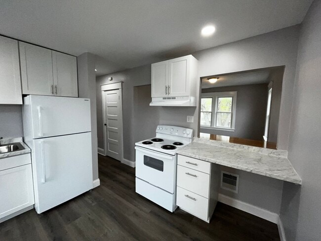 Building Photo - 105 2nd St Unit 2