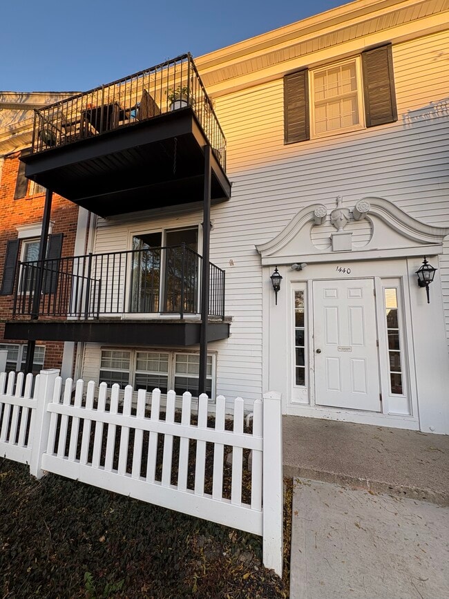 Building Photo - 1440 Slade Ave Unit #204