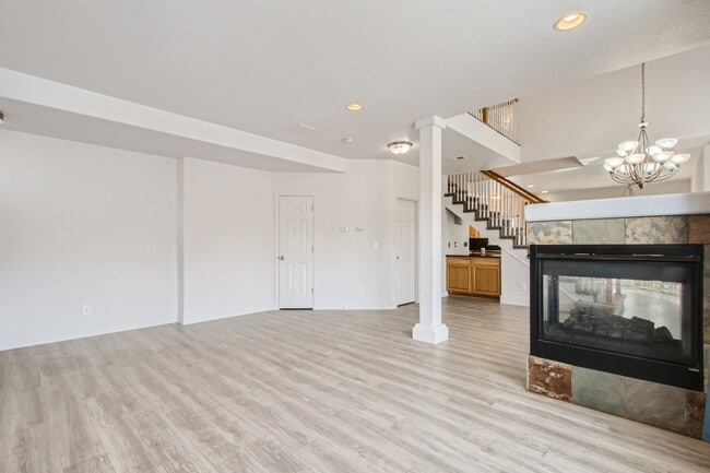 Photo - 799 Martin Dr