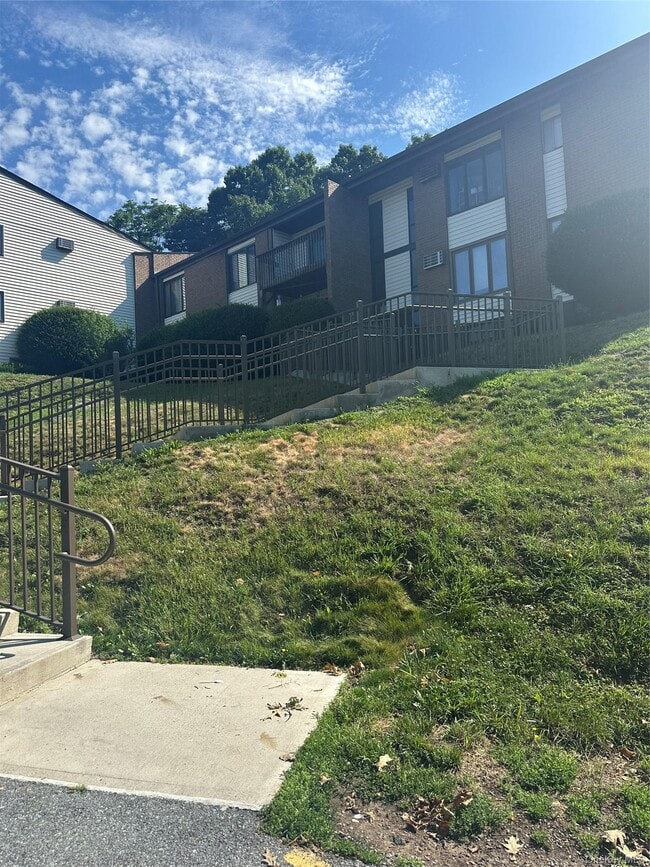 Building Photo - 3 Hook Rd Unit 56K