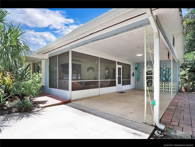 Photo - 1905 NE River Ct