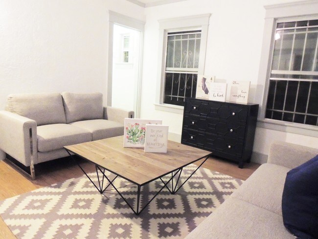 1654 W 37th St Unit 1654