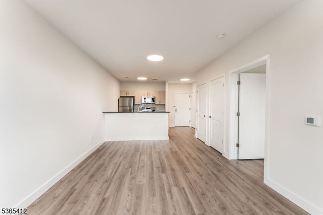 Building Photo - 72 S Essex Ave Unit 309