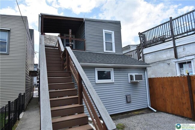 Building Photo - 215 Cattell St Unit 2nd Floor