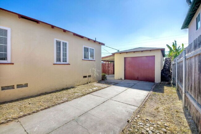 3343 Chamoune Ave