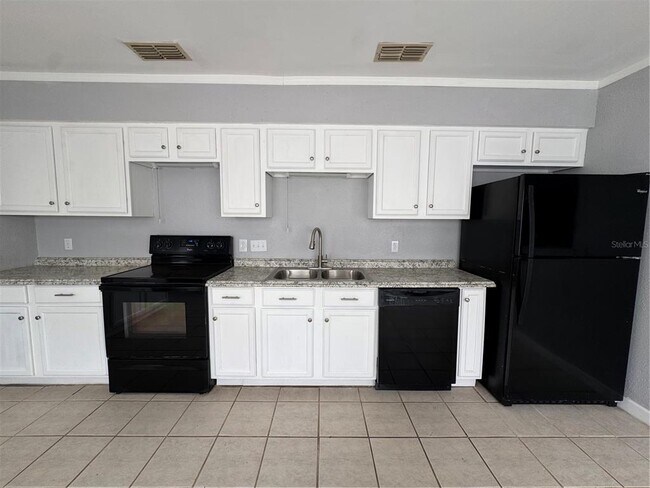 Photo - 218 W 4th St