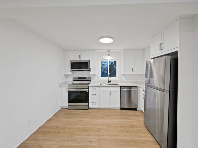 Photo - 647 Limeridge Rd E