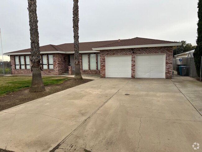 Building Photo - 4 bedroom 3 bath home in SW Yuba City