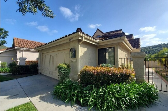Building Photo - Beautiful 3 Bed 2.5 Bath In Vista