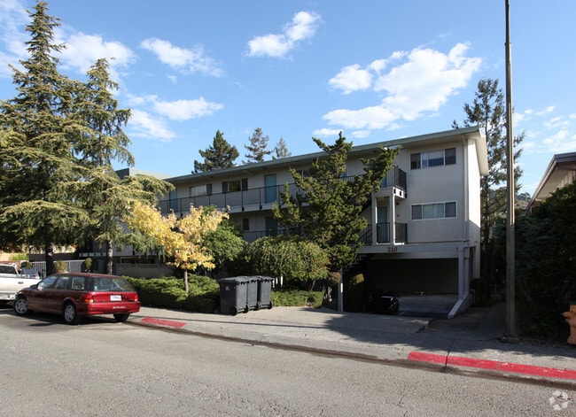 Building Photo - 210 Lower Via Casitas