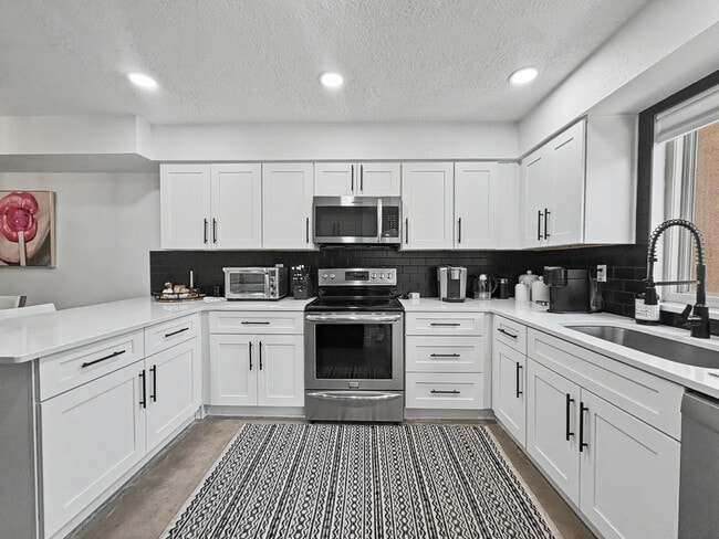 Photo - 9608 Merion Cir NE